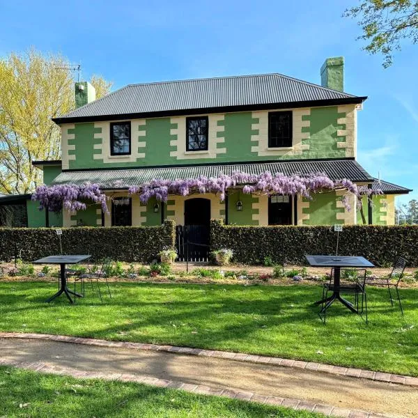 Bathurst River House B & B, готель у місті Батерст