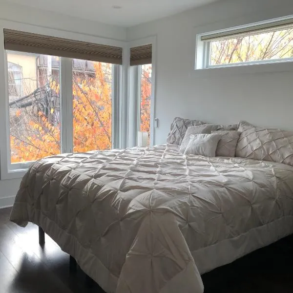 Upscale 3BR I Walk Score 99 I Metro I Free Parking, Hotel in Washington