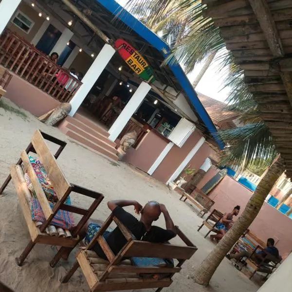 Dizzy Lizzies Beach House Resort, hotel en Kokrobite