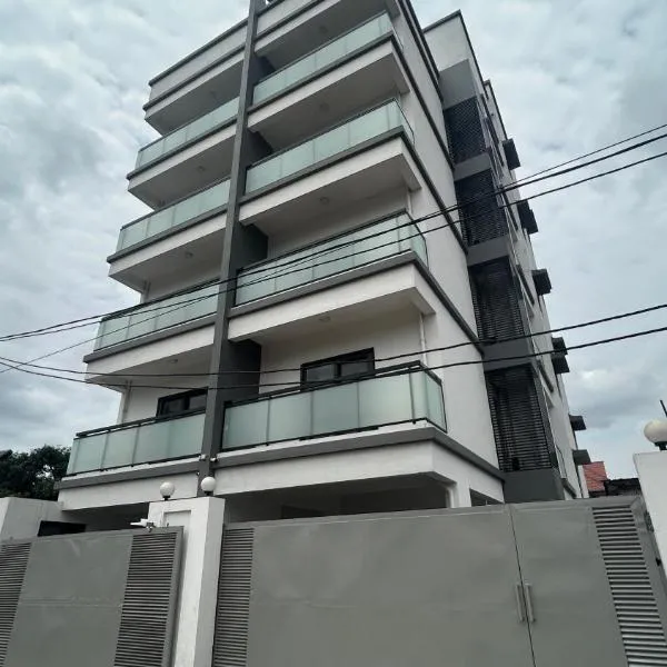 Appartement spacieux, neuf et moderne, confort premium à Ngiri ngiri, Kinshasa، فندق في Makala-Lemba
