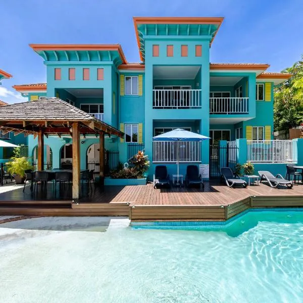 Coconut Palms - In the Heart of Port Douglas & Near the Beach 'Adults Only', מלון בפורט דוגלאס