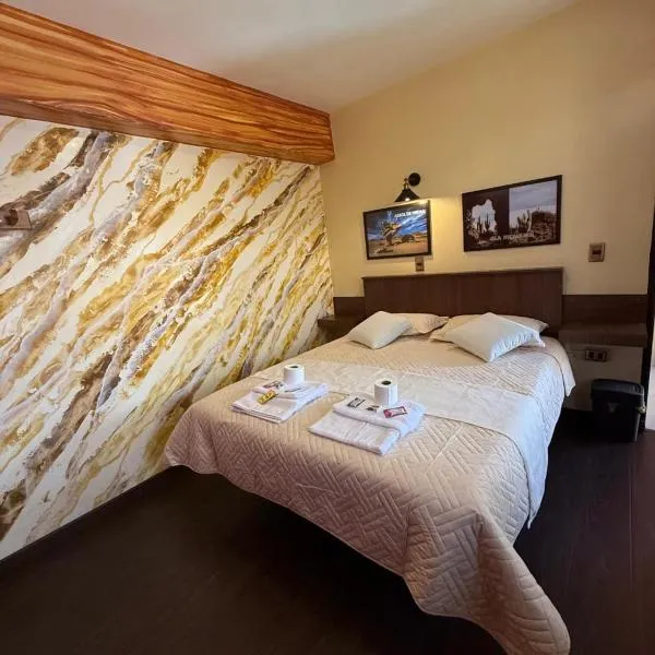 Hotel Elom, hotel i Uyuni