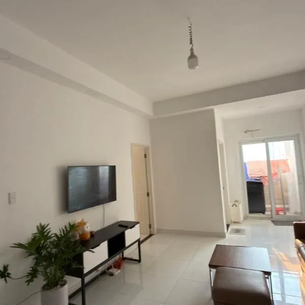 A private room in a 70m2 apartment, with motorbike rental service available, хотел в Хошимин