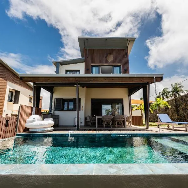 Viesnīca Villa de Luxe avec Piscine privée chauffée-3 Chambres-Sud Sauvage pilsētā Petitile