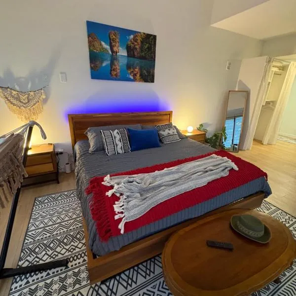 Boho Studio Downtown Rogers Views Heated Parking, khách sạn ở Edmonton