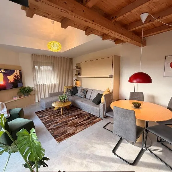 Apartments Pri nas, hotel em Kobarid