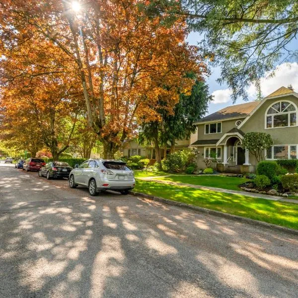 BudgetWise Semi-Basement near Airport, UBC, Downtown in Vancouver, готель у Ванкувері