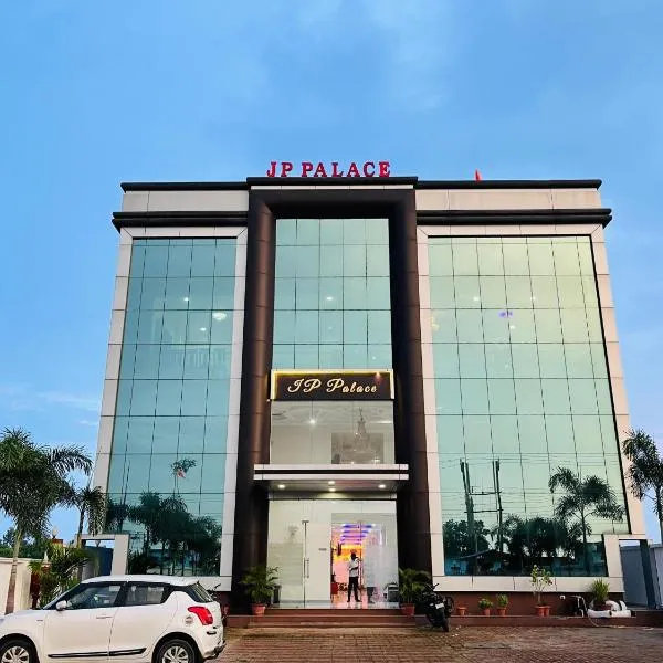 J P PALACE, hotel din Kushinagar