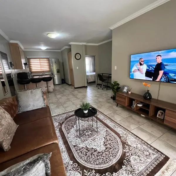 Spacious Midrand 3 Bedroom Near Gallagher, MOA & Gautrain、ミッドラントのホテル