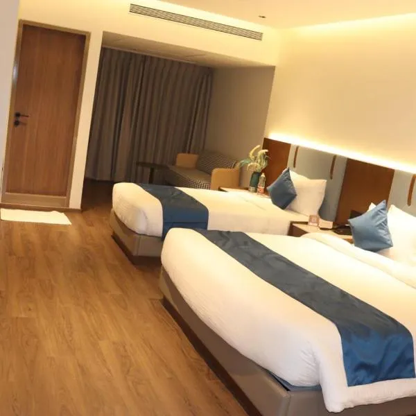 Hotel StoneLeaf, хотел в Chikalthān