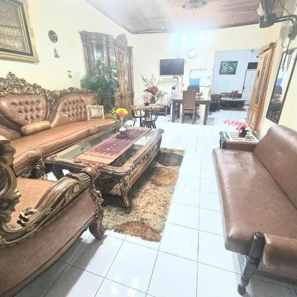 Penginapan Bunga Sonsang Padang Syariah, hotel v destinácii Tabing