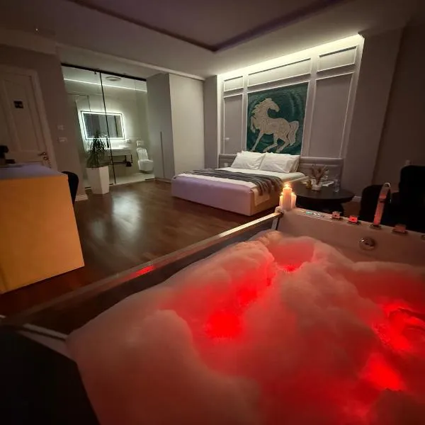 Lunarist Luxury Jacuzzi Suites - Blloku Tirana, hotel em Tirana