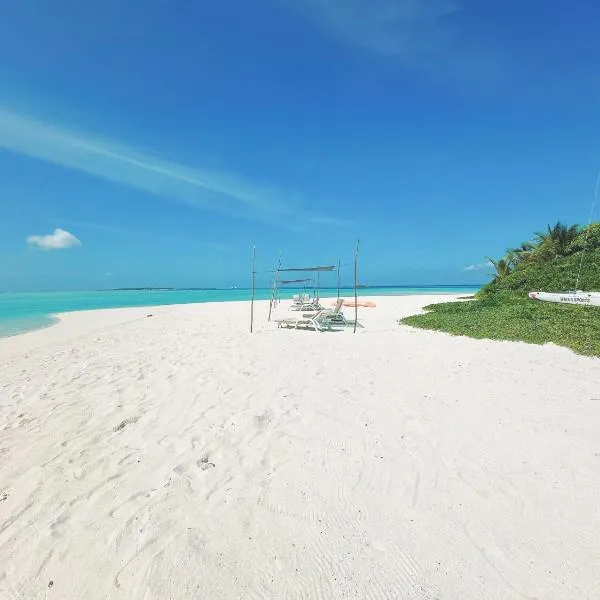 Kokaa Villaa Maaenboodhoo - The speedboat from Malé to the hotel departs at 1130 every Monday Thursday and Saturday and from the hotel to Malé at 0630 and five domestic flights are available every day, hotel en Dhaalu Atoll