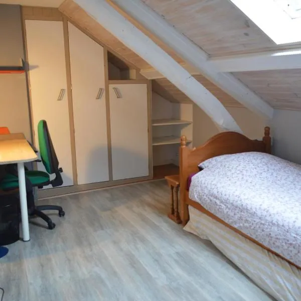 Tillé में, होटल Aéroport à 500 mètres, chambre