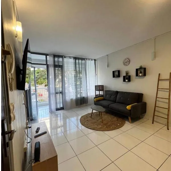 Appartement 3 chambres récemment rénové, hotell i Les Abymes