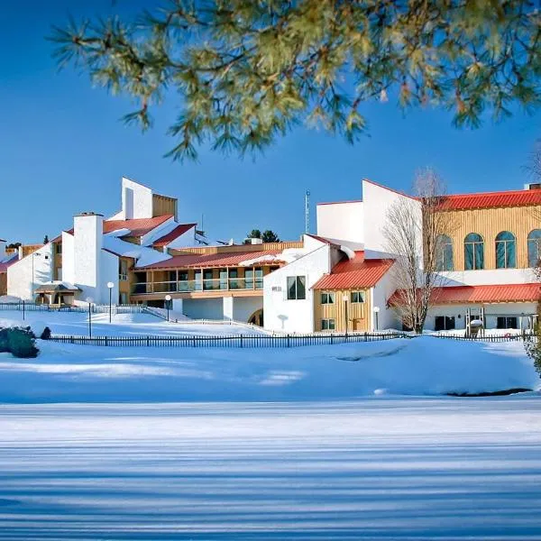 Hotel Cheribourg, an Ascend Collection Hotel, hotel i Magog-Orford