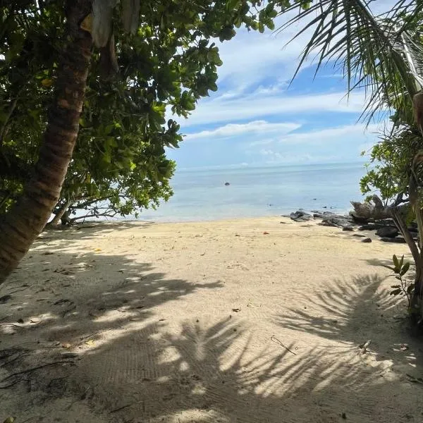 RAVENALA Lodge, Bungalow sur plage privée, hotel em Ile aux Nattes