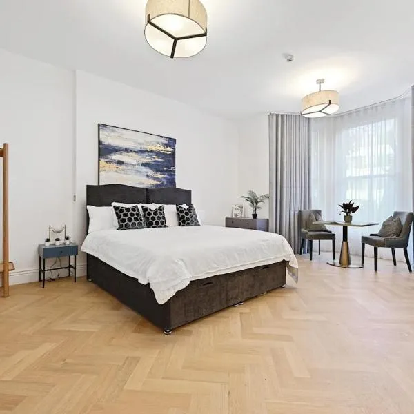 Large Studio at Nightingale Suites, apt c, Hotel in London