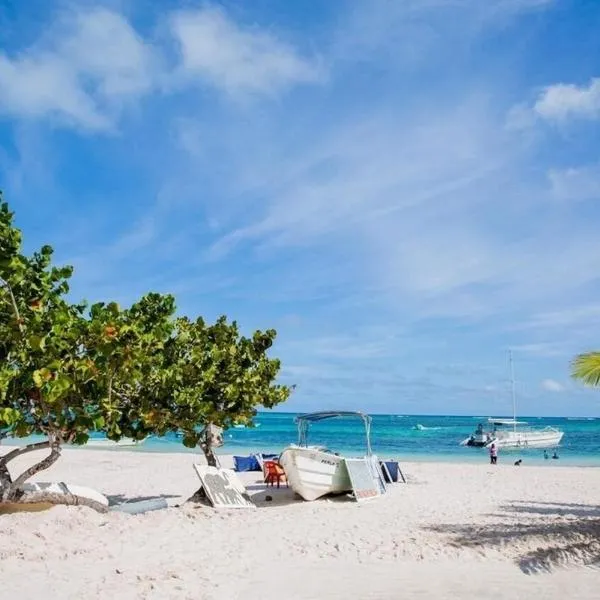 Punta Cana में, होटल STEPS TO THE BEACH 2 Stunning condo 4 min walk to Bibijagua Beach and Catamarans