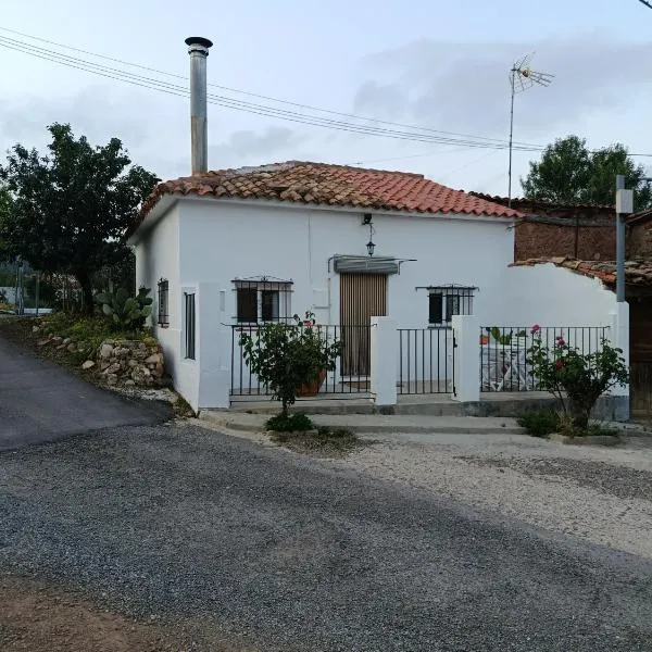 Casa El Cerrito, con fantástico patio con barbacoa y vistas a la montaña, hótel í Los Cerezos
