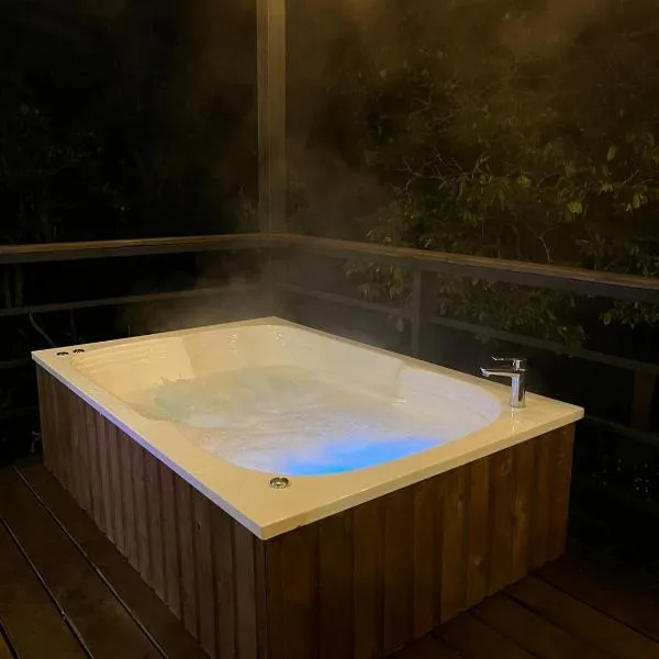 Cabaña tipo glamping en finca cafetera con zonas verdes, avistamiento de aves, paisaje cafetero, hotel en San Francisco