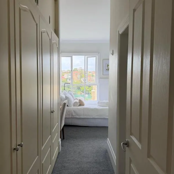 Neutral Bay Stunning Two Bedroom Apartment, Hotel in Sydney
