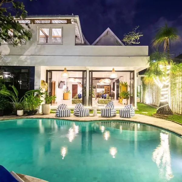 Monroe 3BR Luxury Villa Seminyak with Concierge Netflix Private Pool 900m to Beach, hotel din Seminyak
