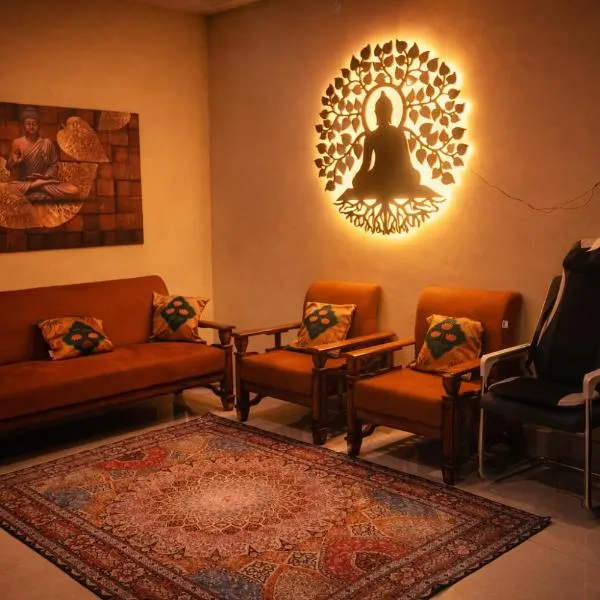 The Comfort Crest - Home Stay 2 Bedroom Family Suite with Living room, Hotel in Bodh Gaya