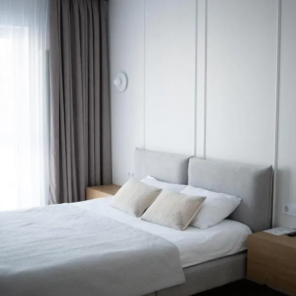 Видові апартаменти з видом на Дніпро та басейн, hotel em Tcherkássi