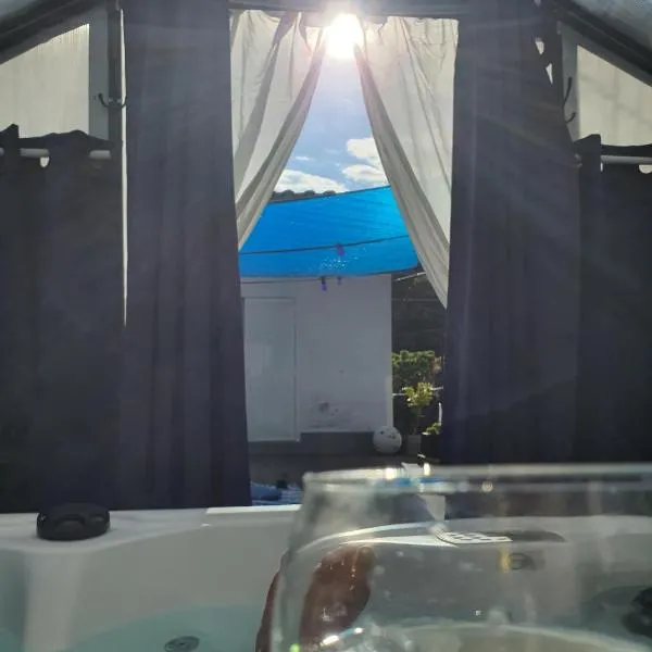 Spa Ibiza Dosrius - Bungalow con Jacuzzi y Piscina privada, ξενοδοχείο σε Canyamás