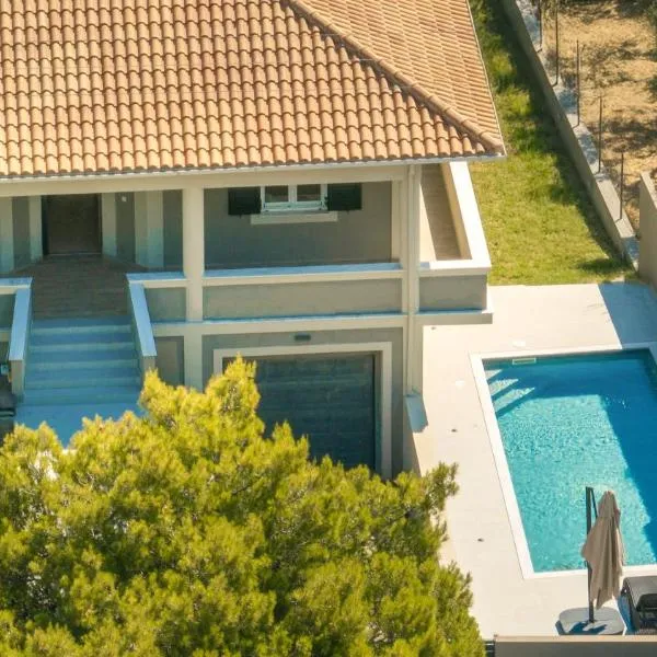Antimo Villas - Alaya Private Villa with Pool, hotell i Lagópodhon
