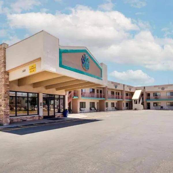 Viesnīca Turquoise Inn & Suites pilsētā Korteza