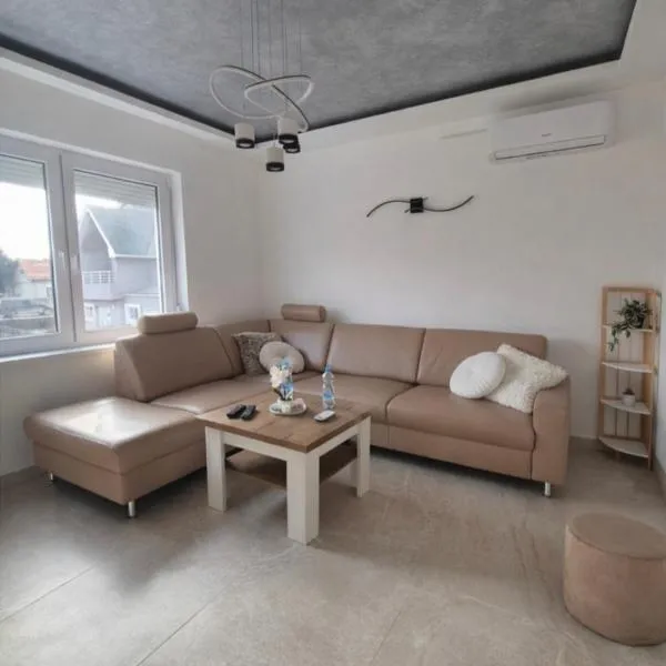 AeroLux Apartments-Surčin, Near Belgrade Airport, hotel u gradu Surčin