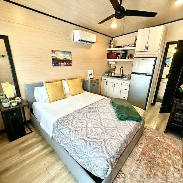 Teeny Teton Home with Panoramic View, хотел в Cache