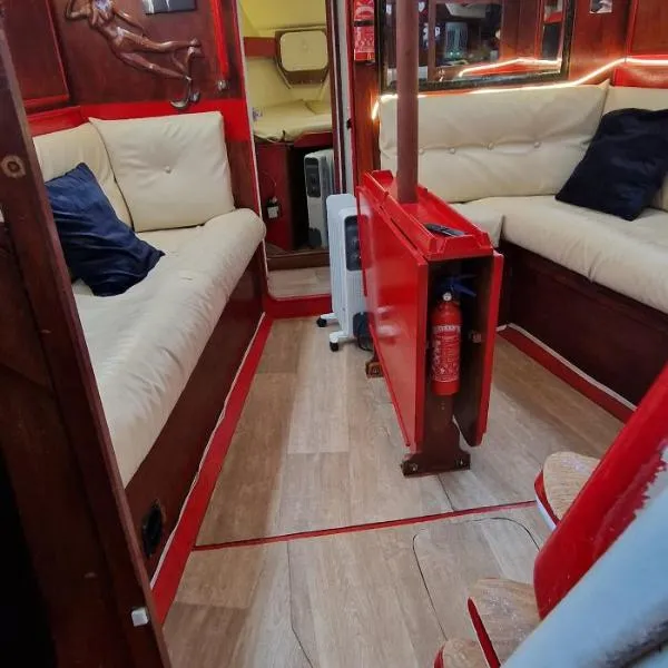 Voilier familial Cockpit Spacieux et Salon Panoramique, vue mer à 360 Netflix Parking: Cherbourg en Cotentin şehrinde bir otel