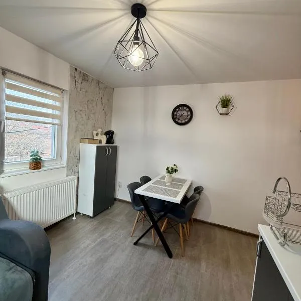 Jokai Apartments Nr7, code entry, hotell i Sfântu Gheorghe