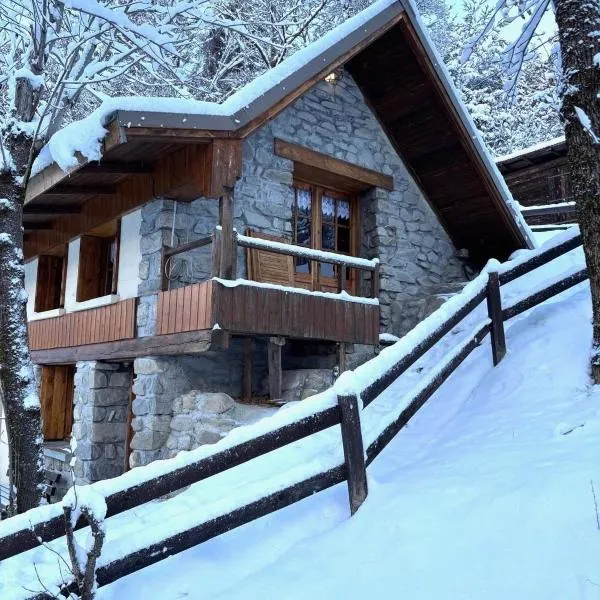 Refuge-style chalet Mountain view, hotel u gradu 'Colmars'