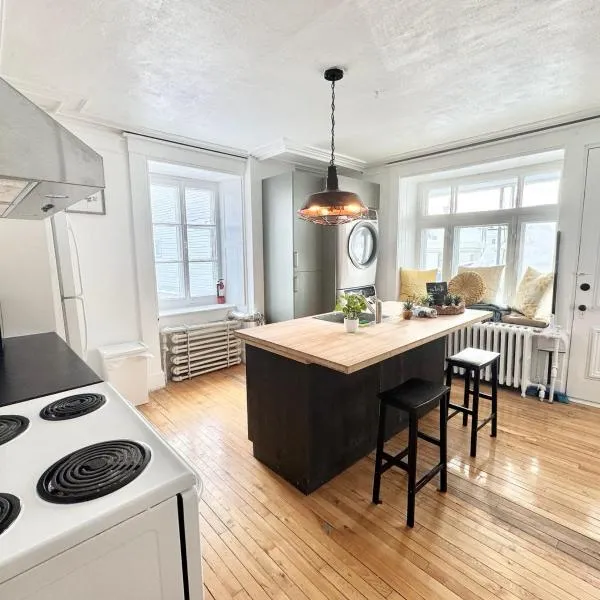 The Royal d'Antan 8 people Parking, hotel en Quebec