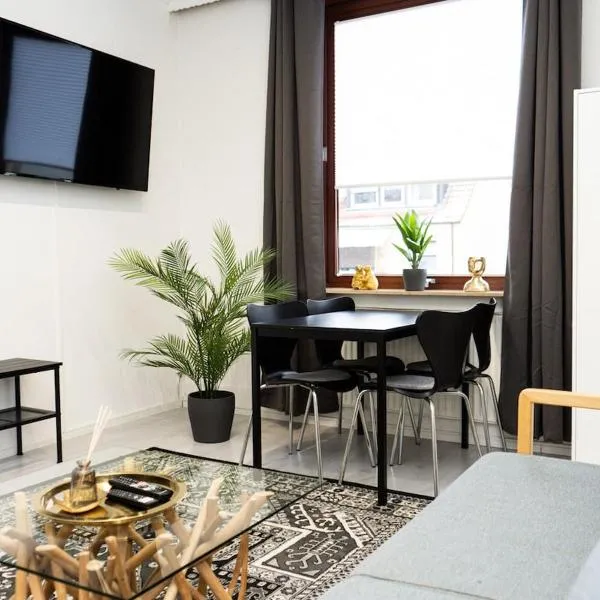 Apartment Central - Free parking - 5 people - 3 rooms - 3 TVs - boxspring - wifi, hotel Brémában