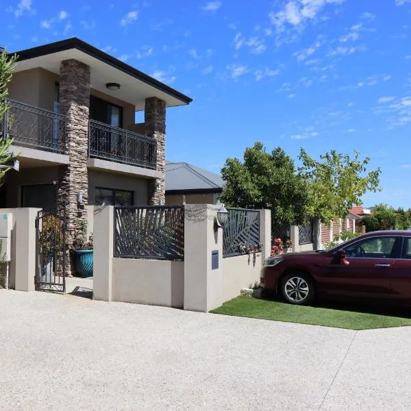 Midby's Elegant Guesthouse, hotel a Perth