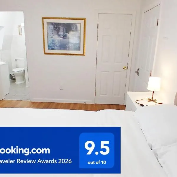 King-bed room with private bath -FREE WIFI-- New London-Mystic, viešbutis mieste Niu Londonas