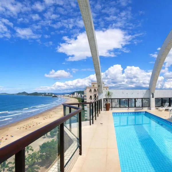 Flat em frente ao mar com piscina varanda e AC: Santos'ta bir otel