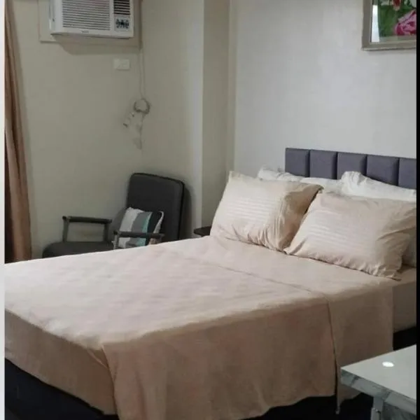 Staycation condo with pool near SM Tungko, Bulacan，Mangangpico的飯店