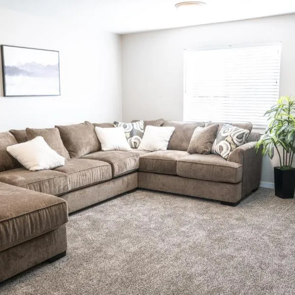 Luxurious Townhome Suites Near Airport #4, hotel u gradu 'Idaho Falls'