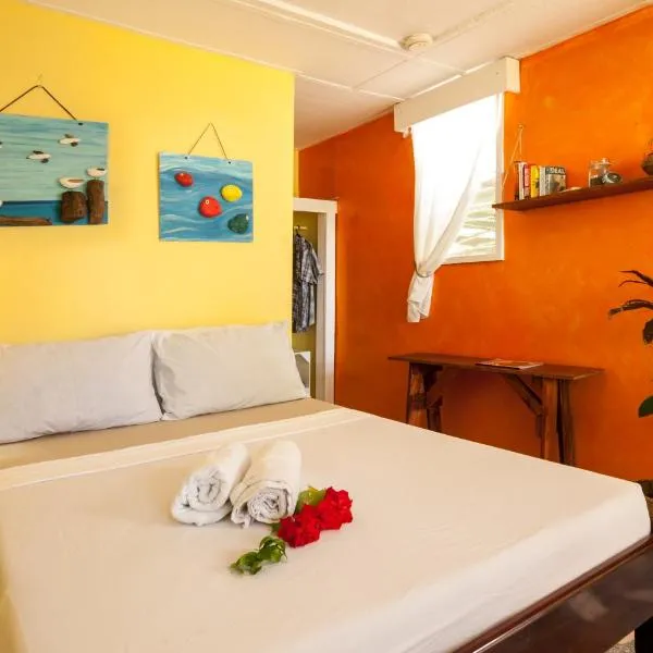 Kurma Eco Beach Lodge, hotell Mambajaos