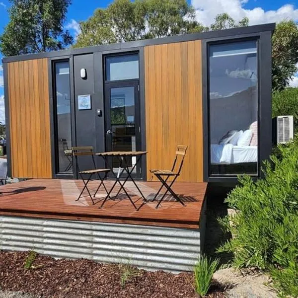 Halls Haven Tiny House 2 by Tiny Away, отель в городе Холс-Гэп