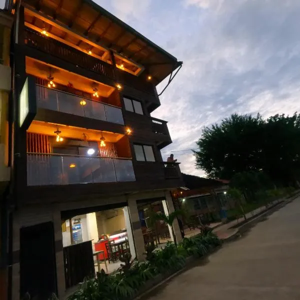 Petra Hotel, hotel v mestu Nuquí