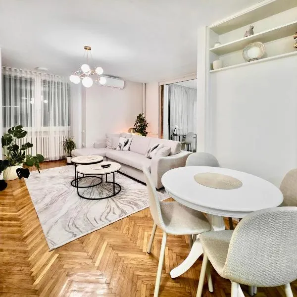 Central Skopje Luxury Two-Bedroom Apartment - Private Parking, viešbutis Skopjėje