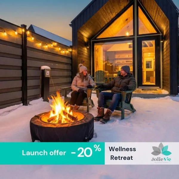 Jolie Vie Wellness Retreat, Wood Tiny Home #5, hotel in Grand Falls