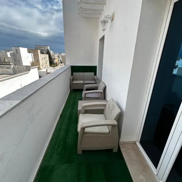 Cosy Apartment with Terrace, BBQ & Open View, hótel í Sousse